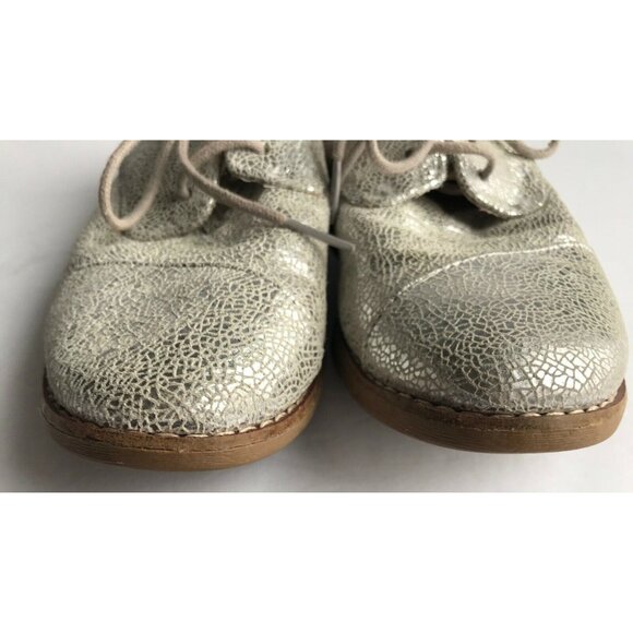 TOMS Crackled Silver Metallic Lace-Up Shoes Flats, Size 6 (US) - Picture 3 of 9